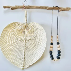 1191-Collier-deveil-et-de-portage-long-bo-aime-Baby-shell-Produits.jpg Collier d’éveil et de portage long bo aime Baby shell